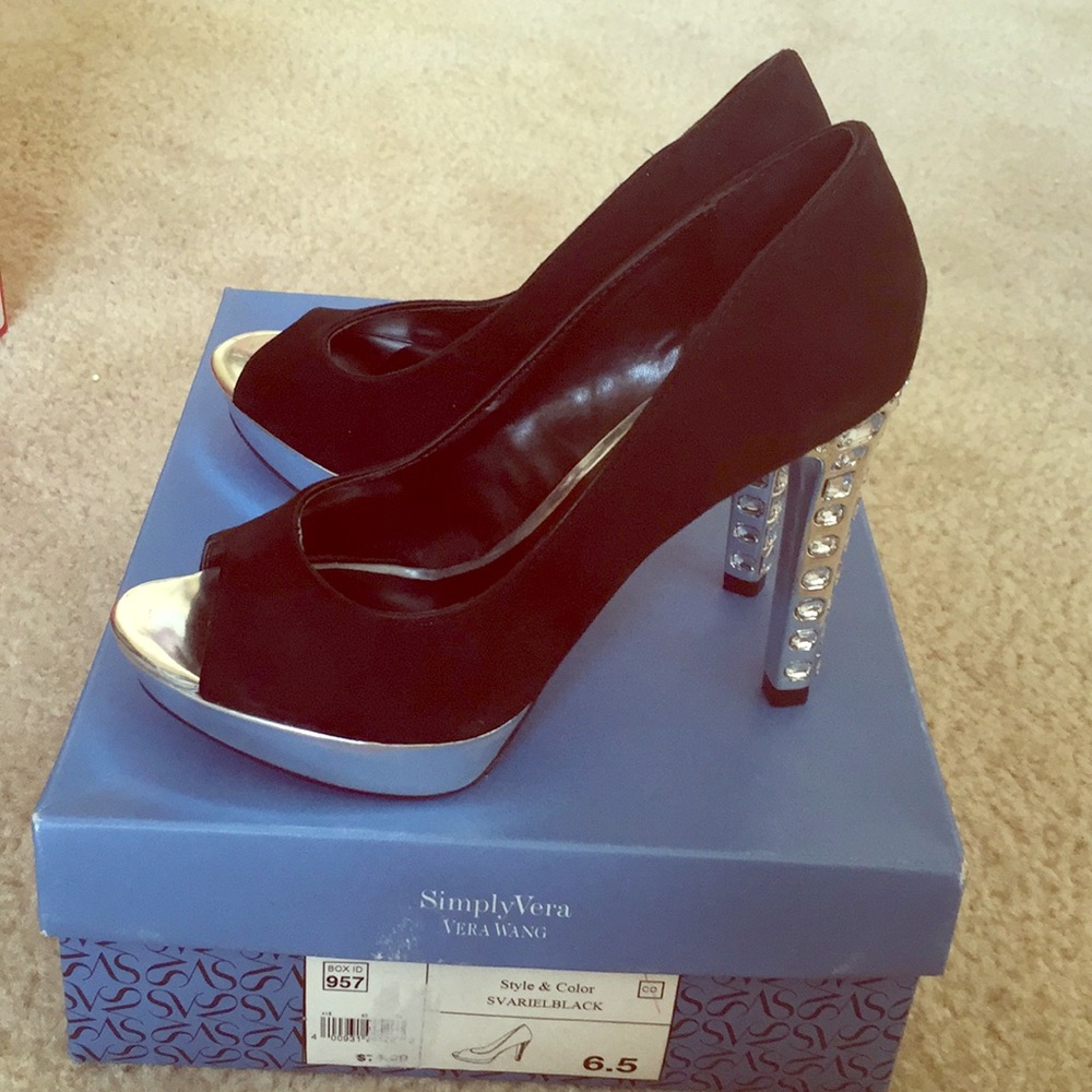 Vera wang SimplyVera high heel